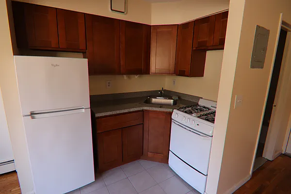 Rented by PMG Real Estate  | media 11