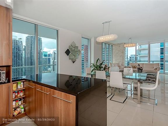 4th image of 1111 SW 1st Ave #Penthouse 3920