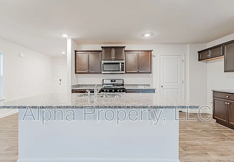 1210 Murdock Cir — Photo 6
