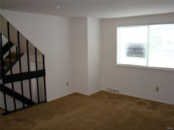 3rd image of 305 Grenadier Dr