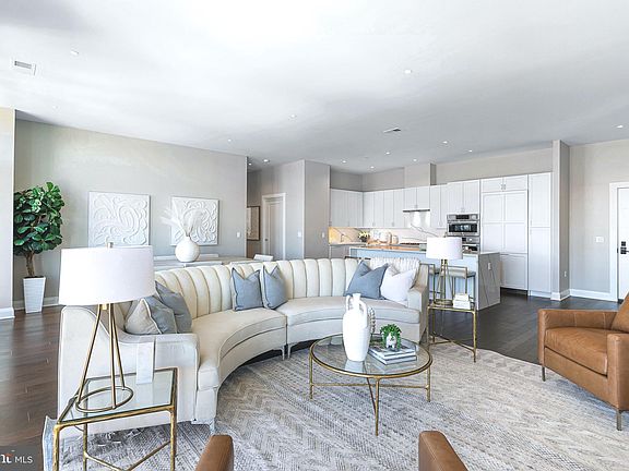4th image of 925 N Fairfax St #Penthouse 02