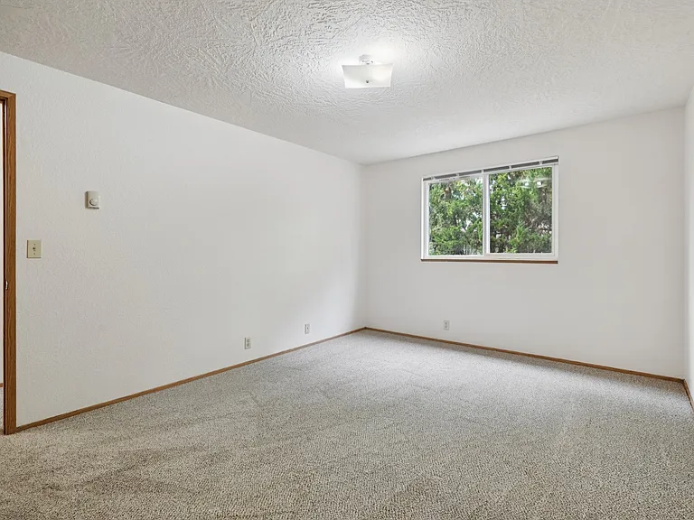 Rivertown Apartments — Photo 25