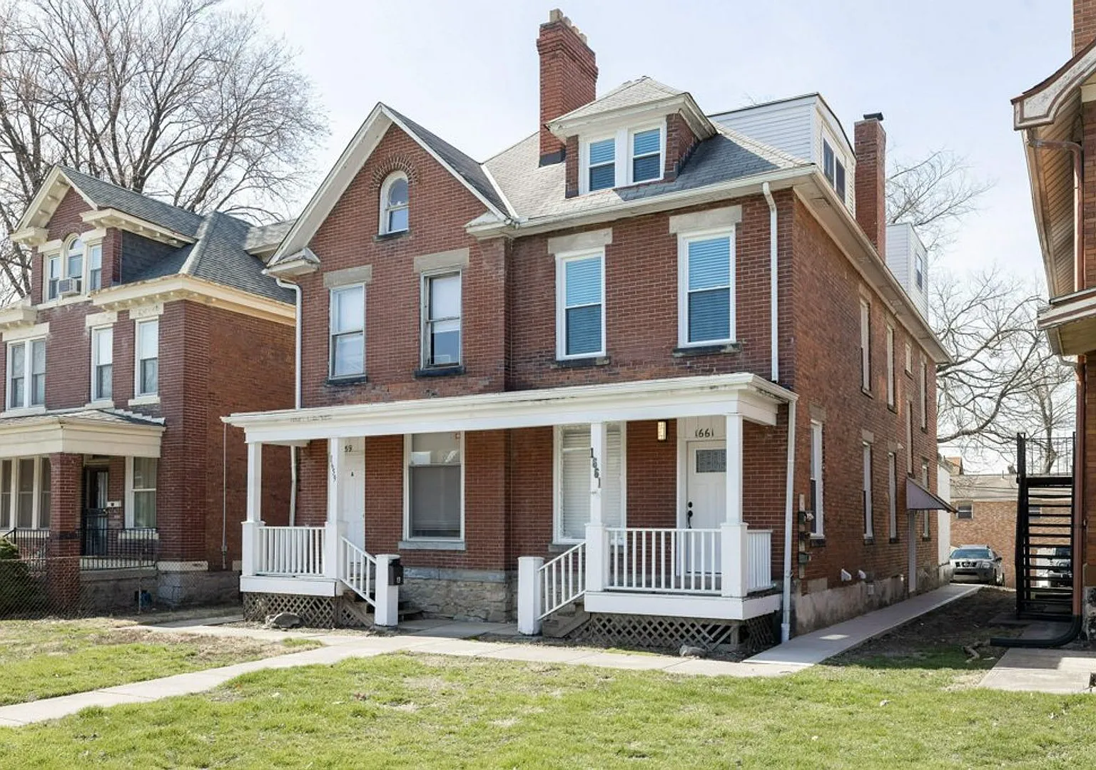Summit St 1659-1661 MLR — Photo 1
