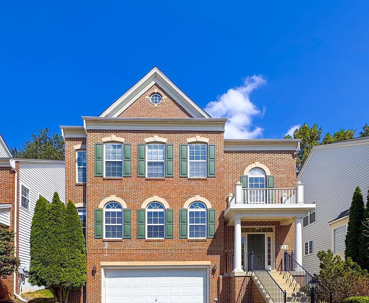 4 bed, 3.5 bath, 3769 sqft, $4,500 — Photo 1