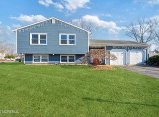 919 Bow Rd, Toms River, NJ 08753