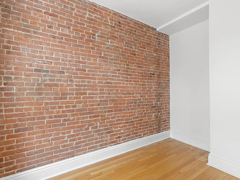1032 Washington St #5 — Photo 6