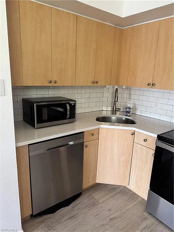 1 bed, 1.0 bath, 645 sqft, $1,600 — Photo 3