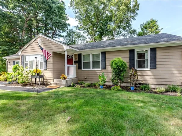 27 Centennial St, Warwick, RI 02886