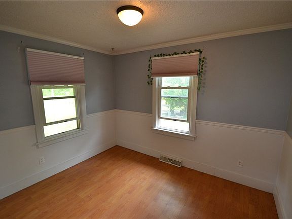 4th image of 17 Bennett Ave