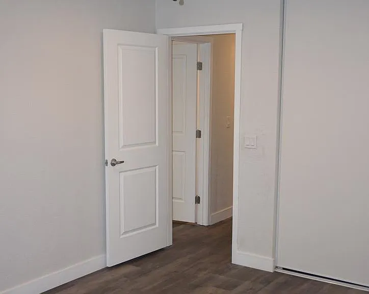 2218 Harrison St — Photo 5