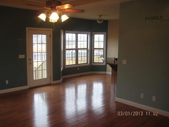 5th image of 220 S Rushmore Dr