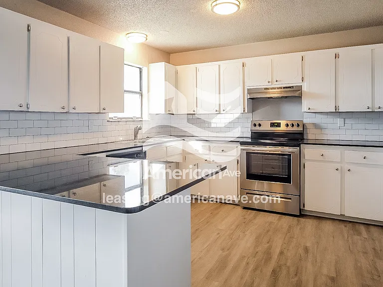 877811_004_wm_-_kitchen_13276008.jpg