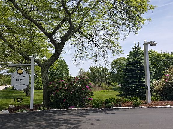 3rd image of 32 Coveside Ln
