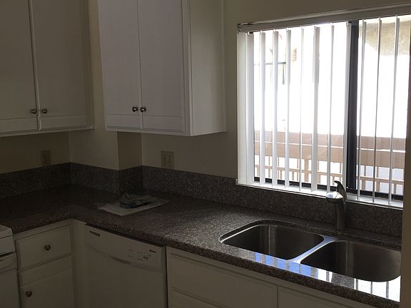 3rd image of 703 E Chestnut St APT 15