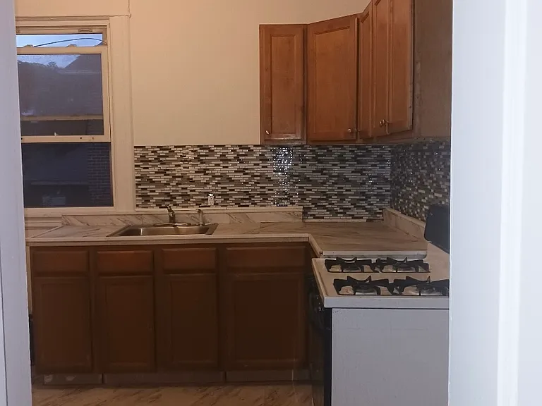 640 S 6th Ave — Photo 5