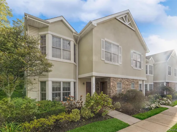 98 Pond View Drive #240, Port Washington, NY 11050