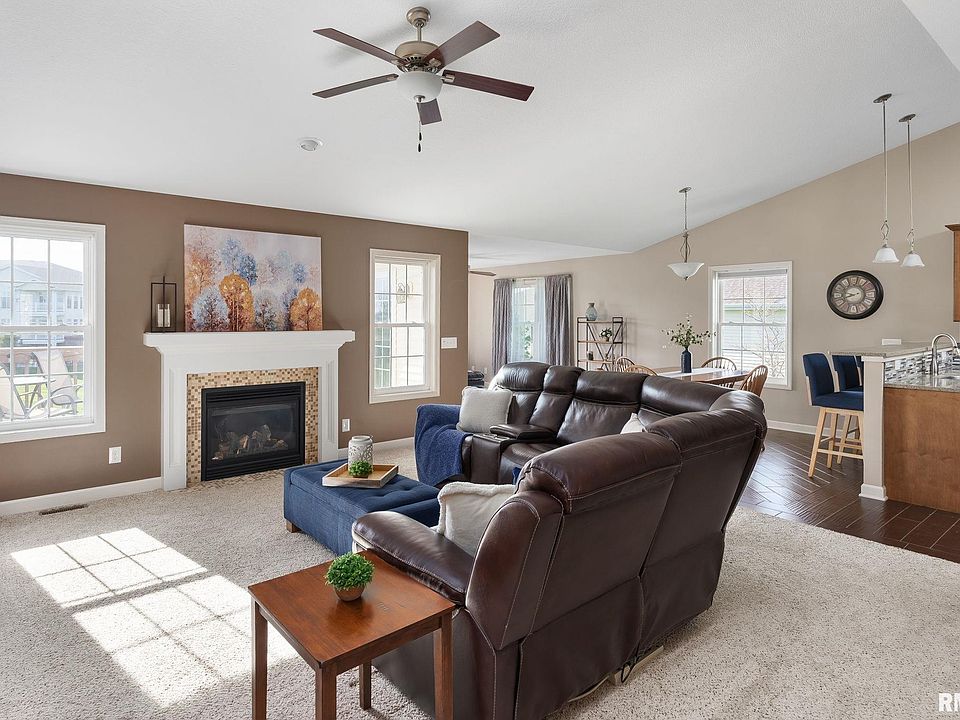 5714 Castlewood Dr, Bettendorf, IA 52722 Zillow