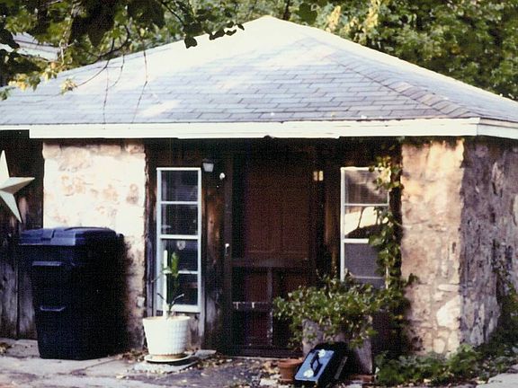 4th image of 2211 N Minnie Ln
