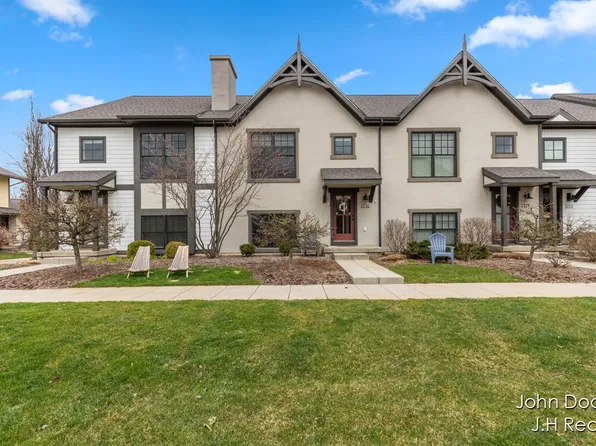 2226 New Town Dr NE, Grand Rapids, MI 49525