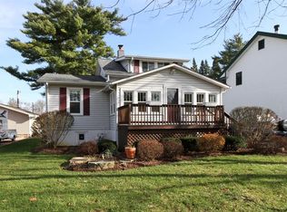 107 Maple Ave, Fox River Grove, IL 60021