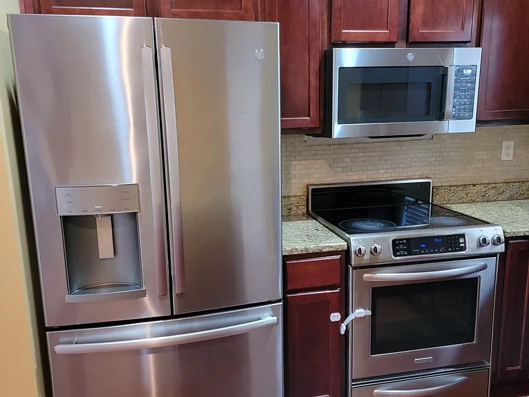 1404 Island Pl E — Photo 2