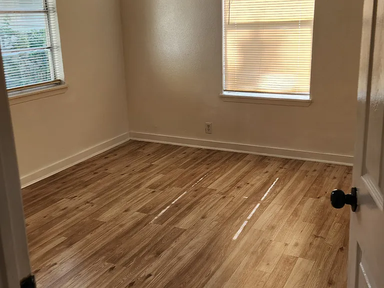 1509 Fresno — Photo 13