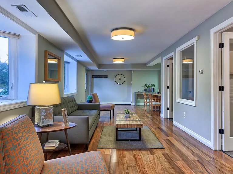 Stratford Apartments — Photo 57