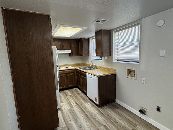 3rd image of 305 W Pleasant Valley Rd #11650300