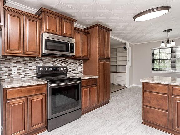 3rd image of 2916 E Blue Hill Dr