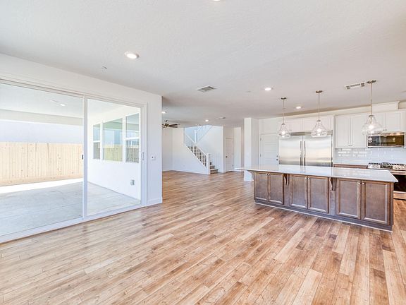 3rd image of 298 N Laverne Ave
