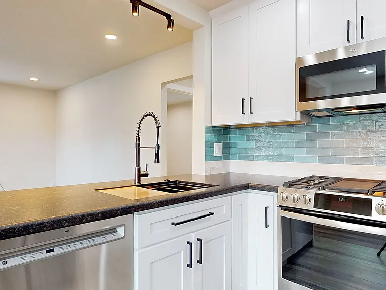 729 McConnell Ave — Photo 9