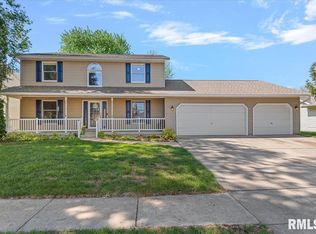 5 Taft Dr, Rochester, IL 62563