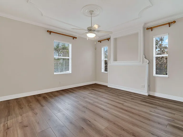 303 Caravelle Dr — Photo 27