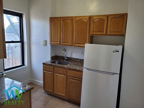 2nd image of 1843 Mohegan Ave #2