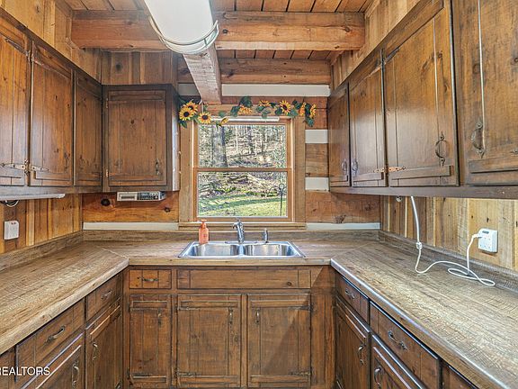 11th image of 205 Tobby Hollow Ln