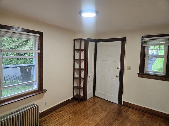 3rd image of 10 Suncrest Ct APT 3