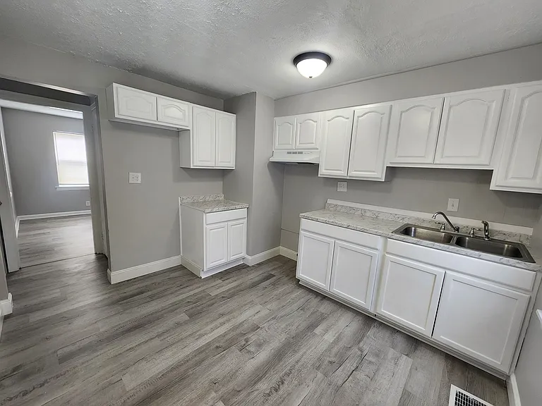2519 Renwood Pl — Photo 2