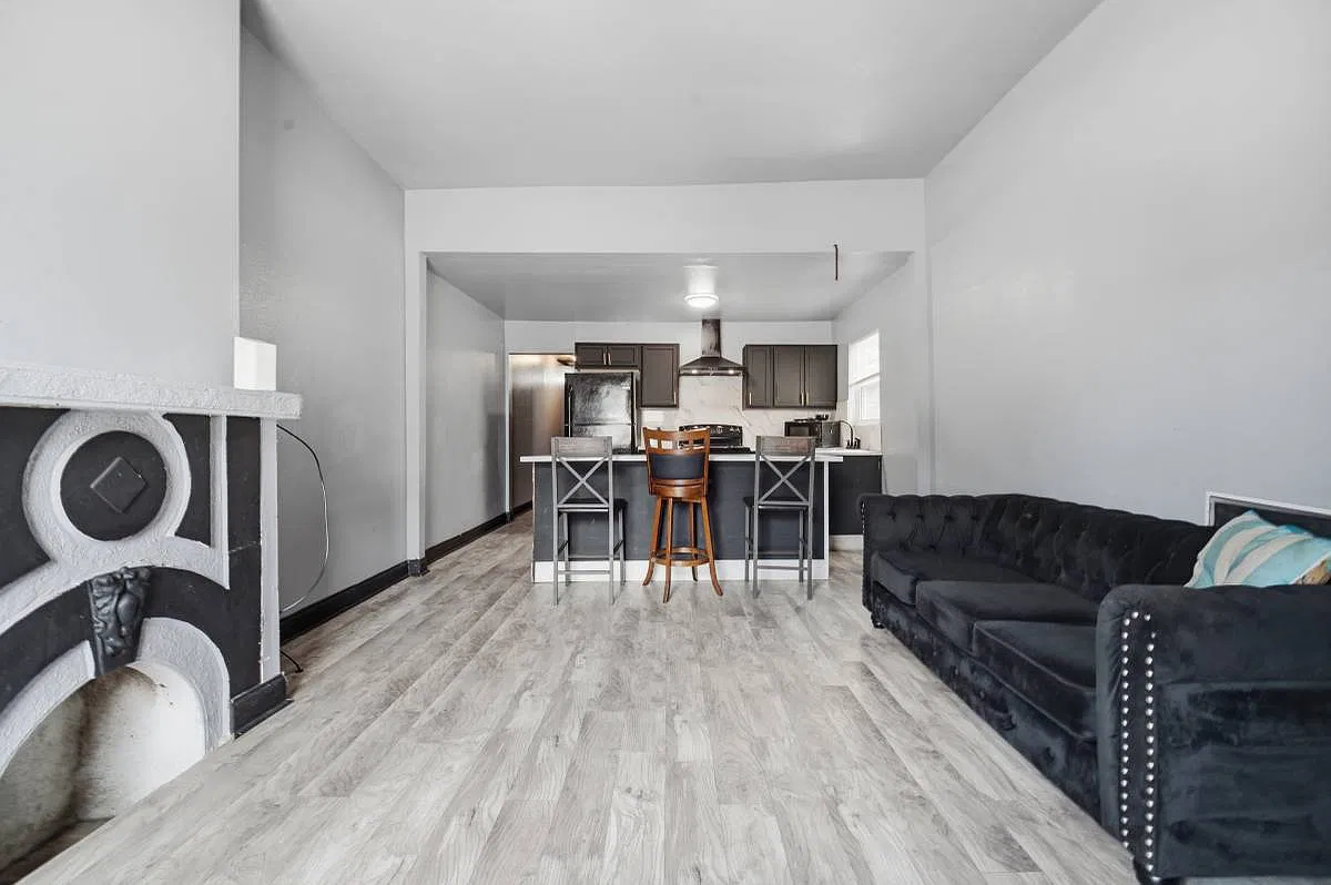 8 bed, $1,200 — Photo 3
