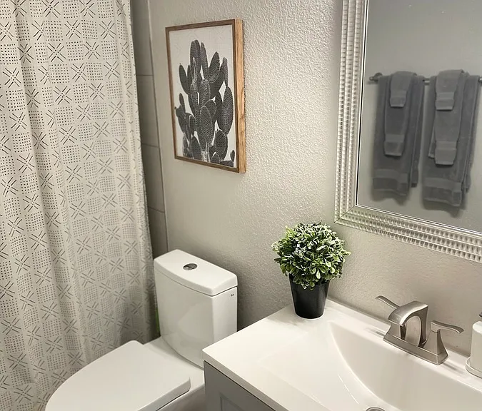 323 E Auburn Dr — Photo 13
