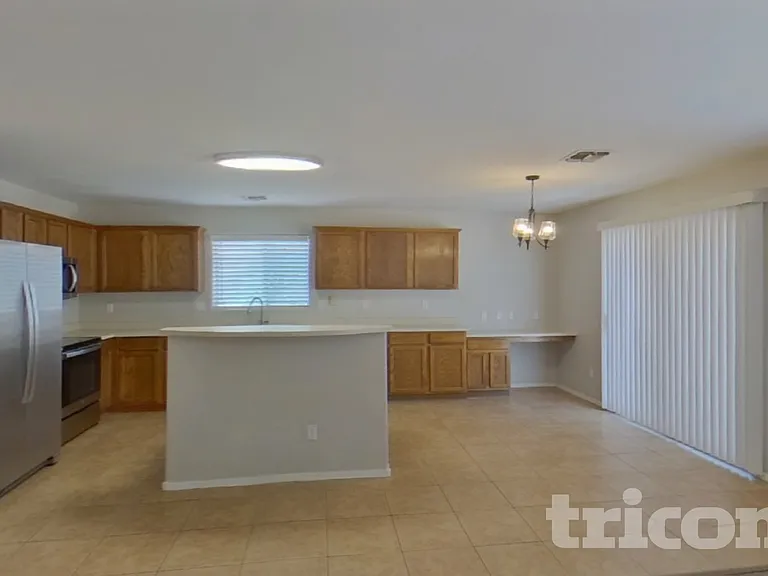 43714 W Cale Dr — Photo 3