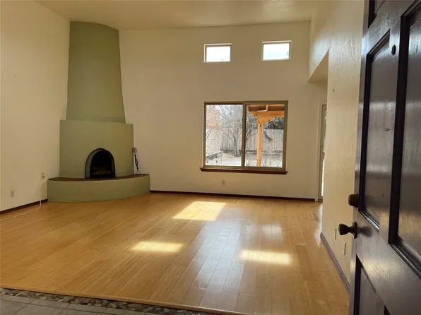 1876 Camino Lumbre, Santa Fe, NM 87505