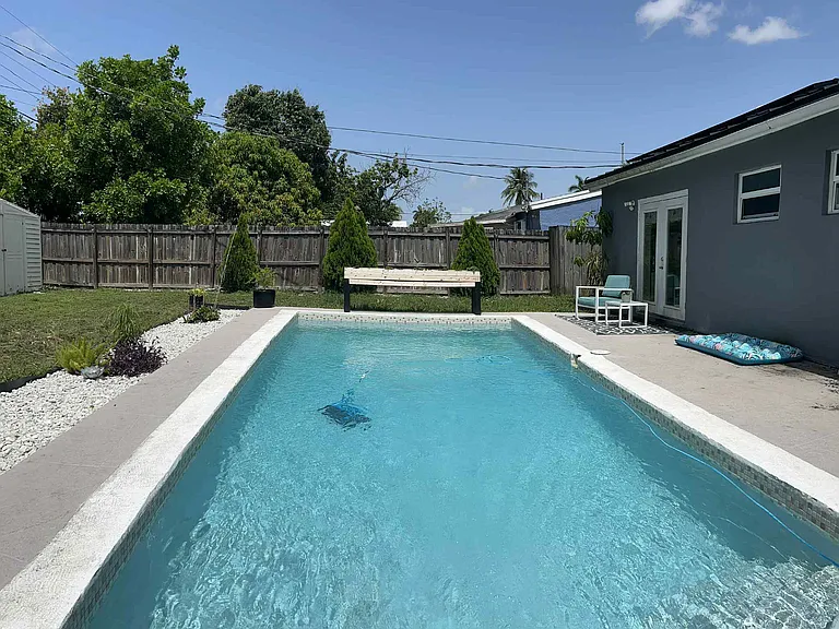 7021 Scott St — Photo 3