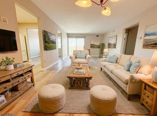 97 Crestview Ln, Mount Arlington Boro, NJ 07856