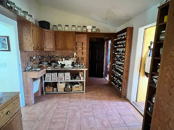 4th image of 864 County Road 132