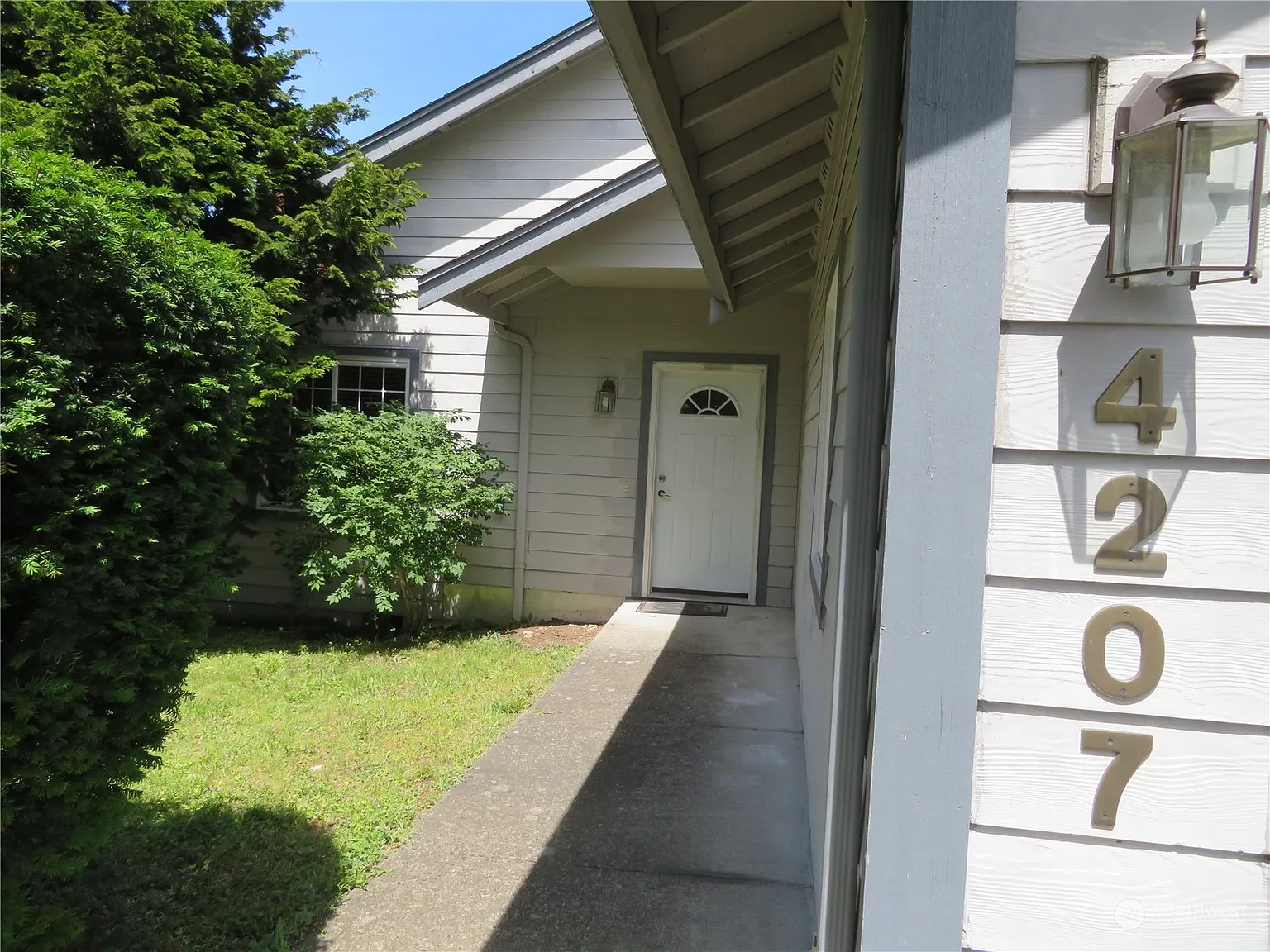 4207 Byron Avenue photo 1