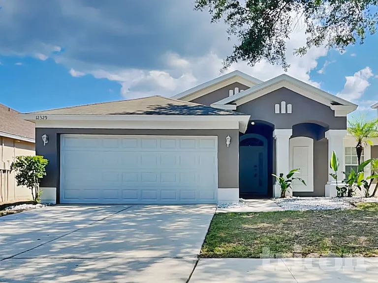 12329 Cedarfield Dr — Photo 2