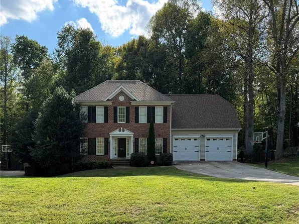 7611 Kristen Dr, Oak Ridge, NC 27310