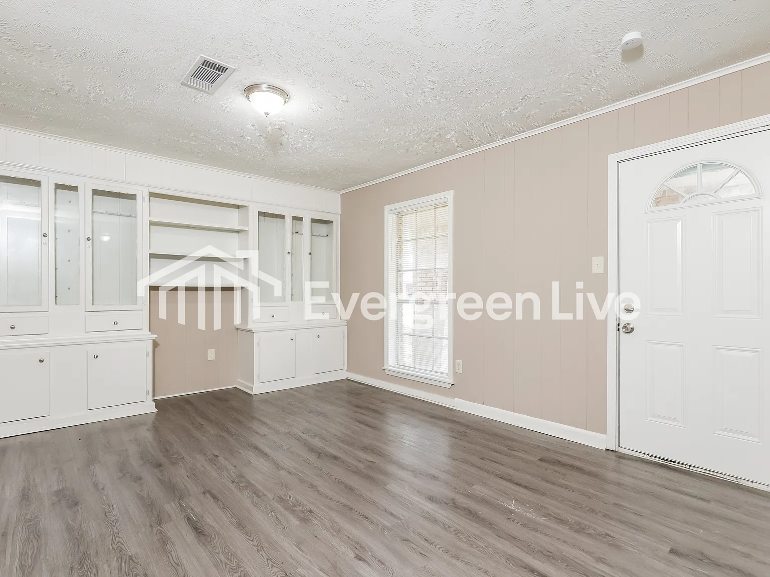 3 bed, 2.0 bath, 1325 sqft, $1,595 — Photo 3