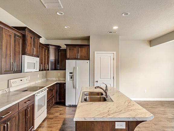 3rd image of 11881 S Rushmore Park Ln