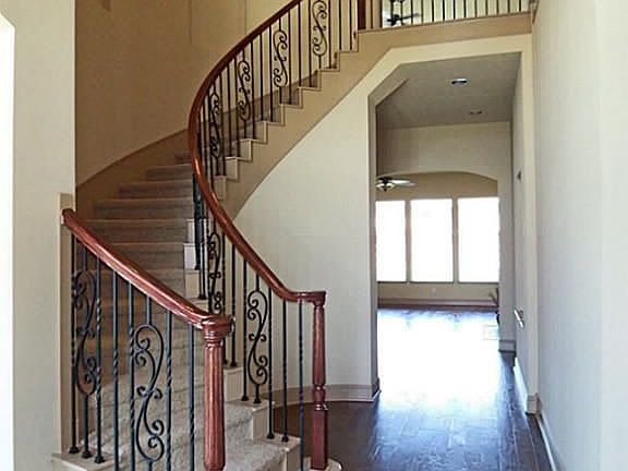 2nd image of 4819 Middlewood Manor Ln